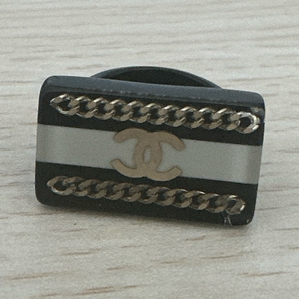 Coco Chanel CC Ring in black gold white Resin Plastic Size 6.5 CORNER CHIPPED